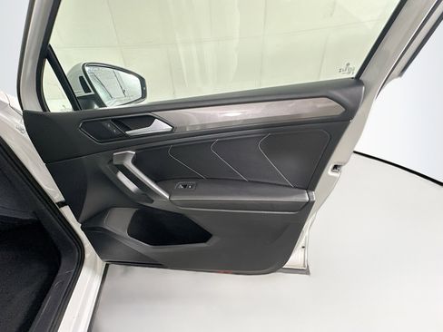 Used 2023 Volkswagen Tiguan SE image 30