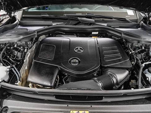 Used 2025 Mercedes-Benz GLC 300 image 29