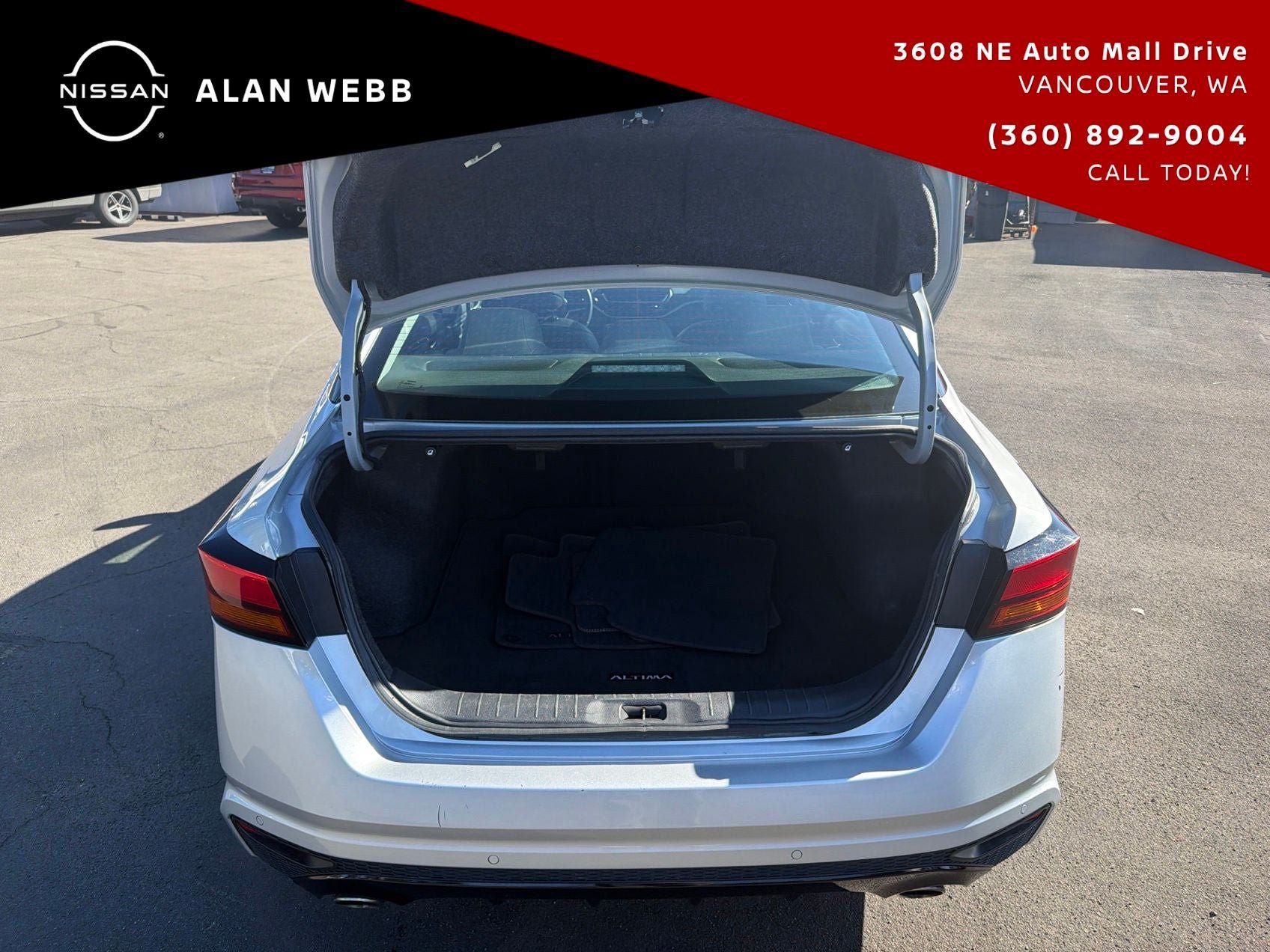 Used 2024 Nissan Altima 2.5 SR w/ SR Premium Package FWD image 31