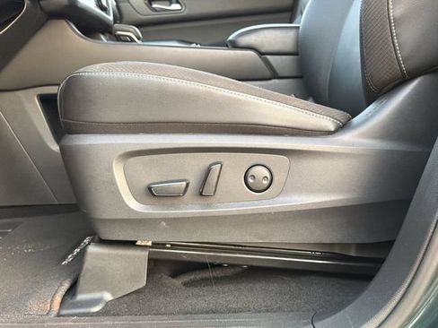 Used 2025 Nissan Pathfinder SL FWD image 24