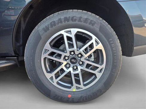 New 2026 Ford Expedition Active image 10