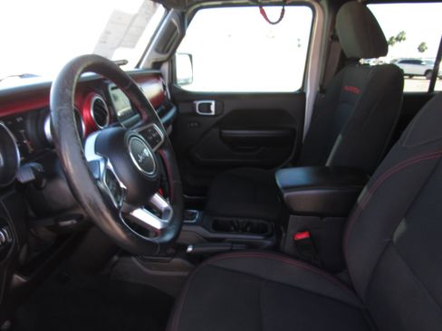 Used 2019 Jeep Wrangler Unlimited Rubicon w/ Cold Weather Group AWD/4WD image 14
