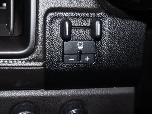 Used 2021 GMC Canyon Denali image 26