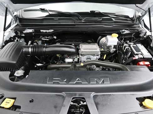 Used 2024 RAM 1500 Laramie AWD/4WD image 8