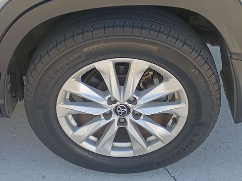 Used 2022 Toyota Corolla Cross LE FWD image 22