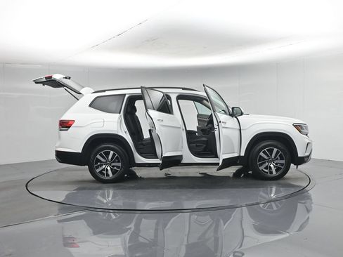Used 2023 Volkswagen Atlas SE AWD/4WD image 4