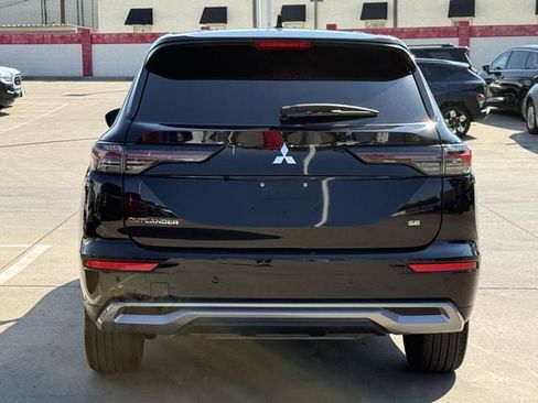 Used 2025 Mitsubishi Outlander SE FWD image 5