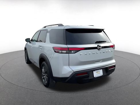 Used 2025 Nissan Pathfinder SV image 11