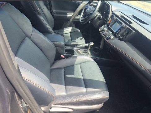 Used 2016 Toyota RAV4 SE image 32