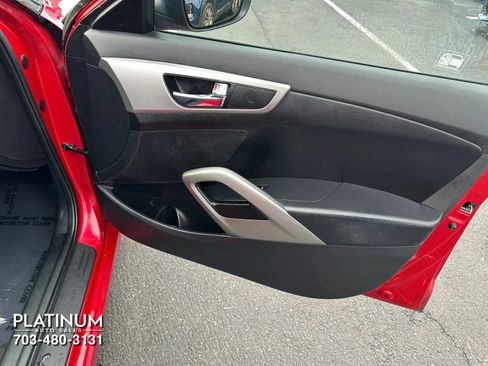 Used 2015 Hyundai Veloster FWD image 17