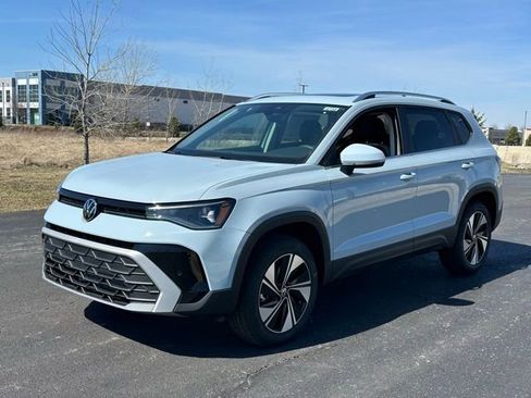 New 2026 Volkswagen Taos SE AWD/4WD image 3