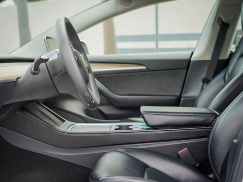 Used 2022 Tesla Model 3 Standard Range Plus RWD image 7