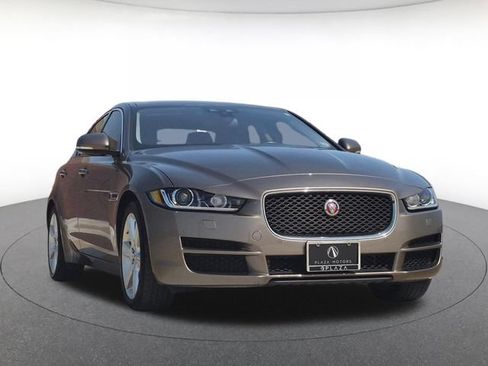 Used 2017 Jaguar XE Premium RWD image 3