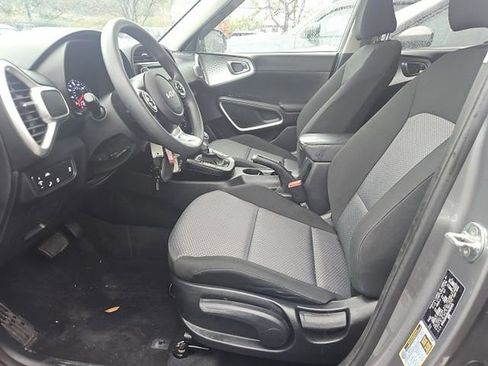 Certified 2022 Kia Soul LX w/ Technology Package image 8