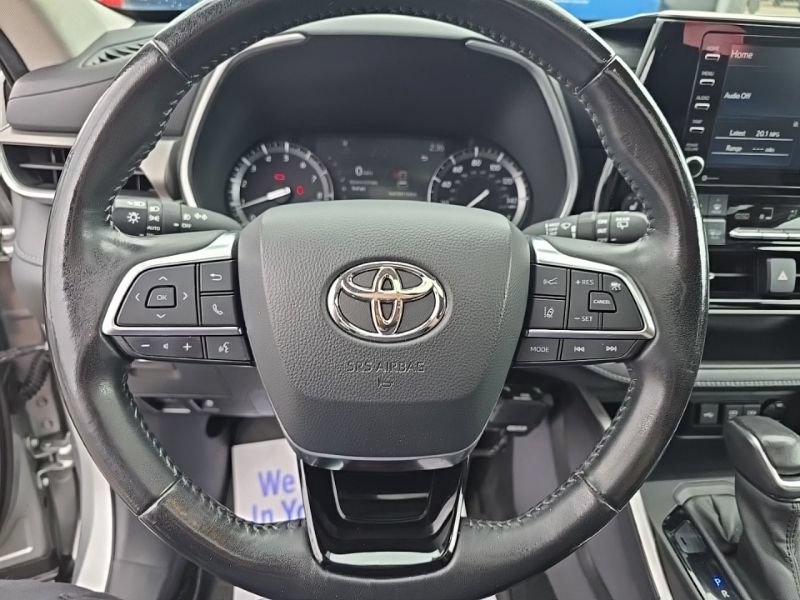 Used 2021 Toyota Highlander XLE AWD/4WD image 15