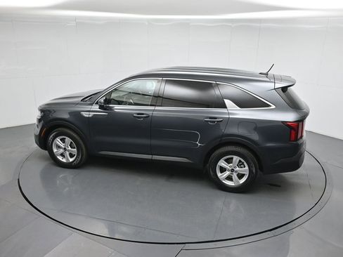 Used 2023 Kia Sorento LX image 45
