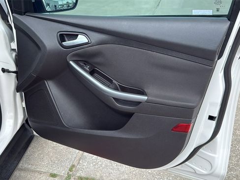 Used 2013 Ford Focus Titanium w/ Titanium Handling Pkg image 30