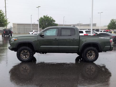 Used 2021 Toyota Tacoma TRD Off-Road w/ TRD Premium Off Road Package AWD/4WD image 7