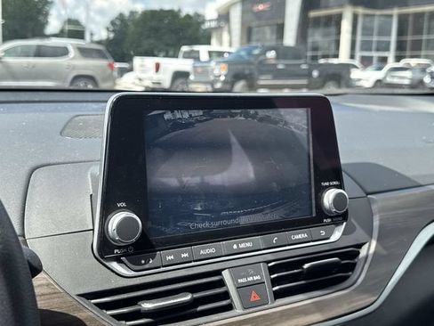 Used 2025 Nissan Altima 2.5 SV FWD image 22
