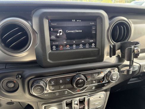 Used 2023 Jeep Wrangler Unlimited Sport AWD/4WD image 11