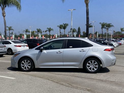 Used 2023 Toyota Corolla LE FWD image 2