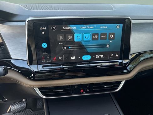 Used 2024 Volkswagen Atlas Cross Sport SE image 31