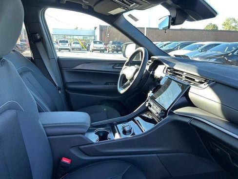 New 2025 Jeep Grand Cherokee 4WD image 31