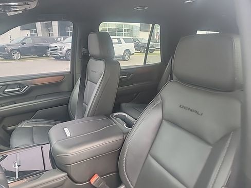 Certified 2025 GMC Yukon Denali image 8