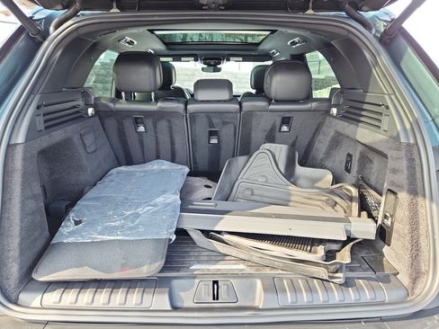 Used 2025 Land Rover Range Rover Sport SE image 13