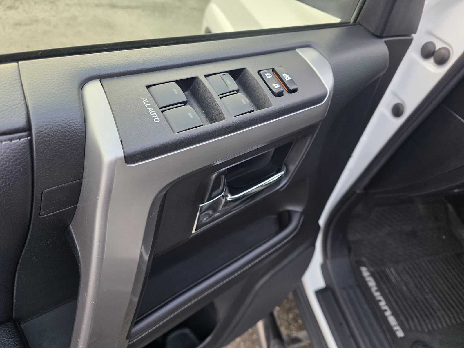 Used 2018 Toyota 4Runner SR5 AWD/4WD image 21