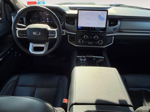 Used 2022 Ford Expedition XLT image 14