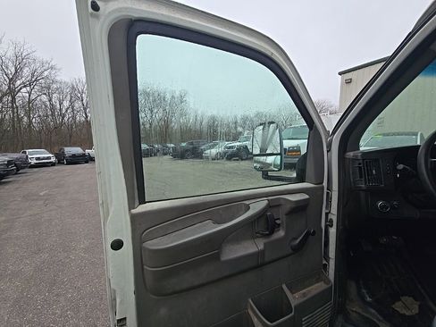Used 2008 Chevrolet Express 3500 image 20