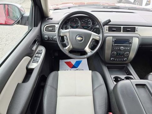 Used 2007 Chevrolet Suburban LT w/ LT Preferred Equipment Group AWD/4WD image 8