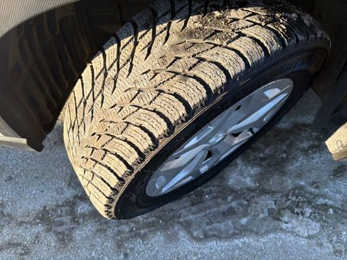 Certified 2023 Subaru Forester Base image 39