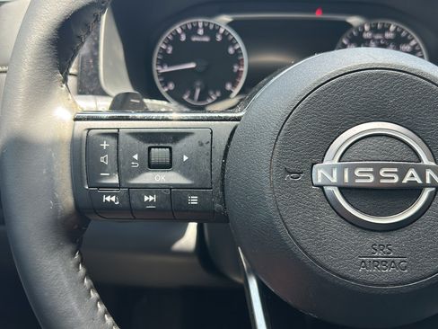 Used 2025 Nissan Pathfinder SL FWD image 29