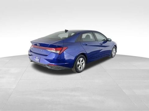 Used 2021 Hyundai Elantra SE image 5