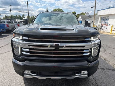 Used 2023 Chevrolet Silverado 3500 High Country w/ Technology Package AWD/4WD image 3