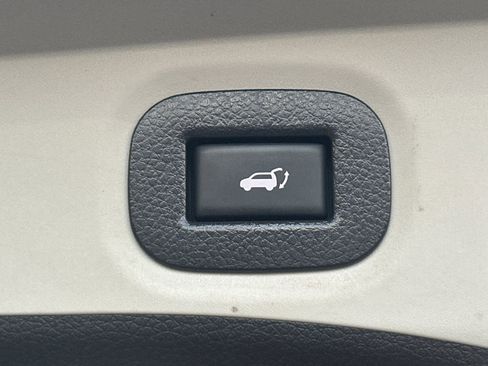 Used 2020 Nissan Rogue SV image 19