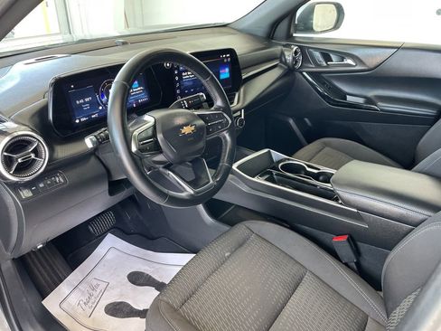 Used 2025 Chevrolet Equinox LT AWD/4WD image 9