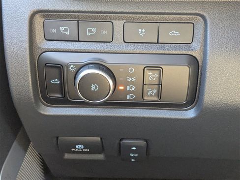 Used 2024 Ford F450 Platinum w/ FX4 Off-Road Package image 28