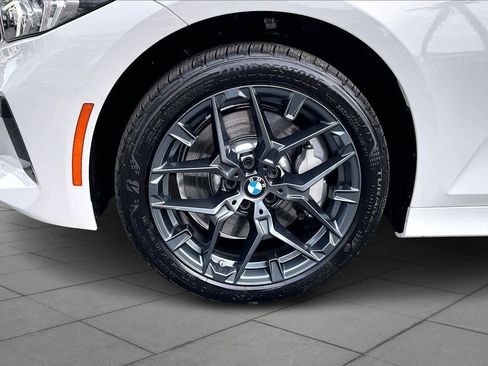Used 2025 BMW 330i Sedan w/ Premium Package image 9