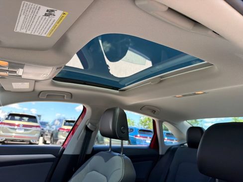 Certified 2025 Volkswagen Jetta SE FWD image 19