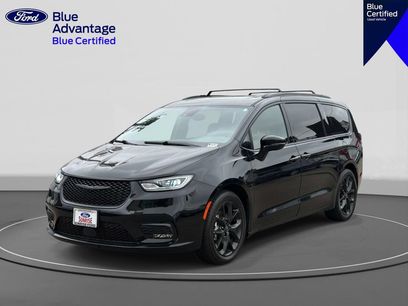 Used 2025 Chrysler Pacifica Limited