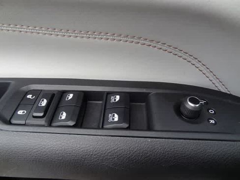 Used 2025 Jeep Compass Limited AWD/4WD image 13