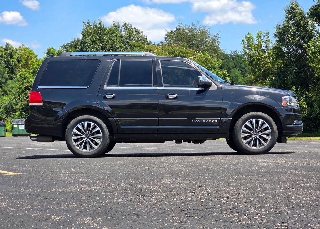 Used 2015 Lincoln Navigator 4WD image 3