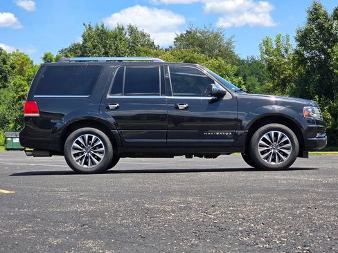 Used 2015 Lincoln Navigator 4WD image 3