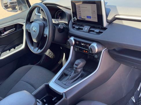 Used 2025 Toyota RAV4 XLE image 9