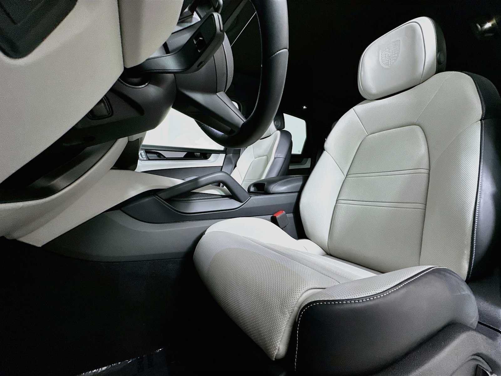 Certified 2026 Porsche Cayenne AWD/4WD image 5