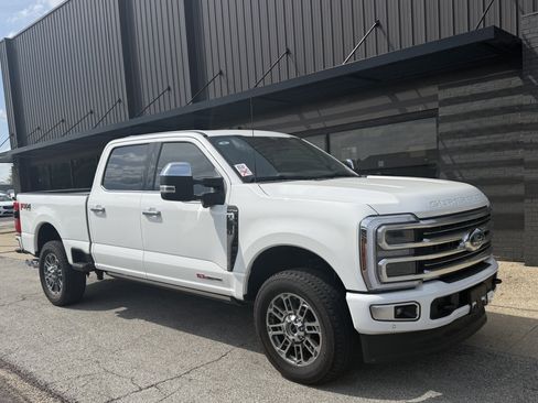 Used 2025 Ford F250 Platinum w/ Platinum Plus Package AWD/4WD image 3