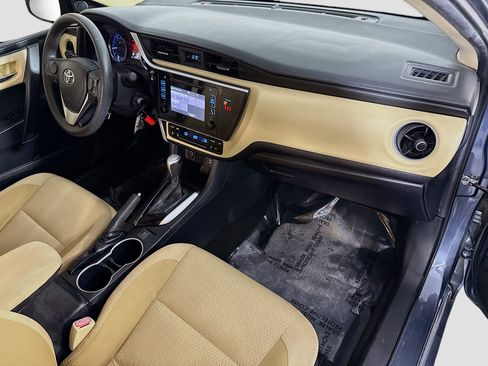 Used 2018 Toyota Corolla LE FWD image 29
